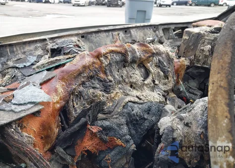 2010 Toyota Sienna Xle z USA, uszkodzony, nr VIN 5TDYK4CC3AS306697